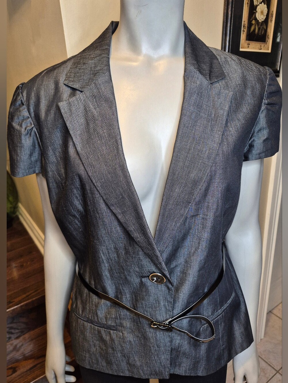 Short-Sleeve Metallic Gray Notch-Lapel Blazer with Slim Belt